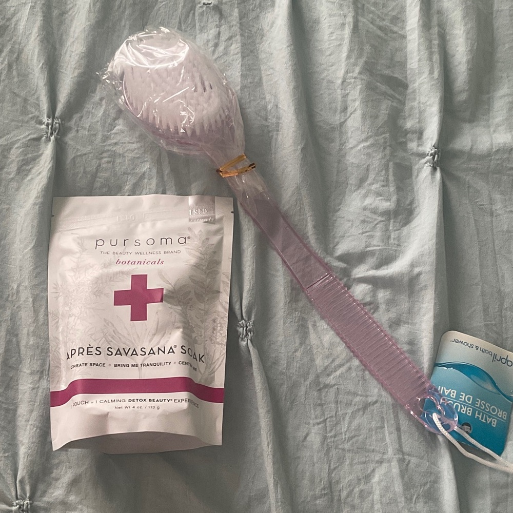 Pursoma Botanicals Après Savasana Soak + Pink Bath Brush